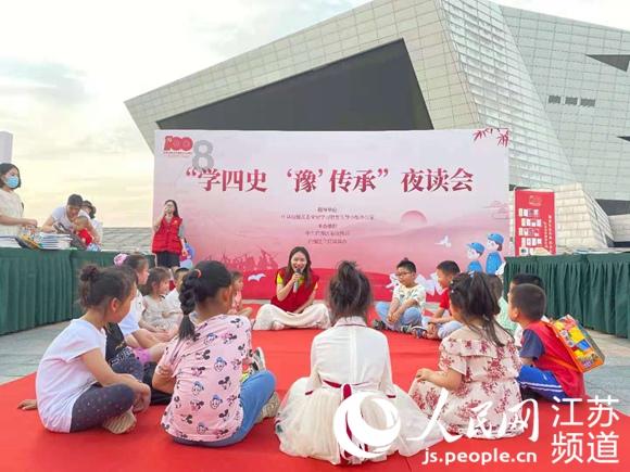 救援受困的长颈鹿
